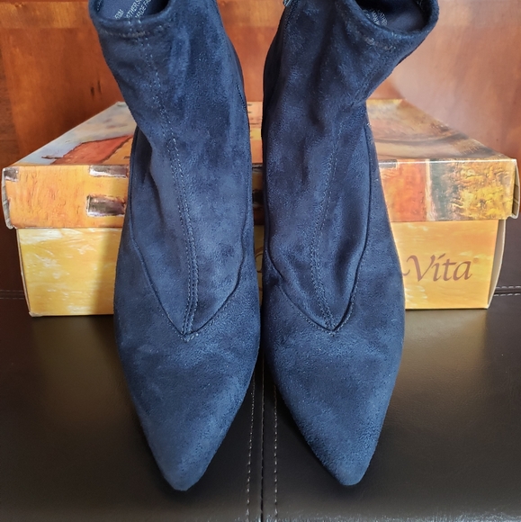 Bella Vita Stephanie II Ankle Kitten Heel Booties - Picture 3 of 7